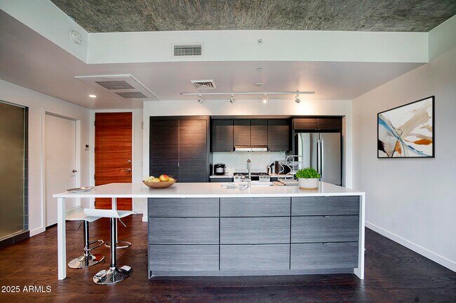 Foto del edificio - 100 W Portland St