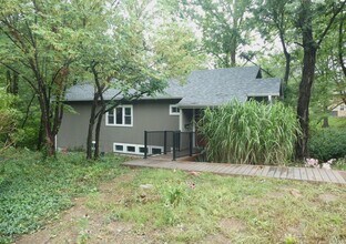 Building Photo - 1115 Ridge Rd