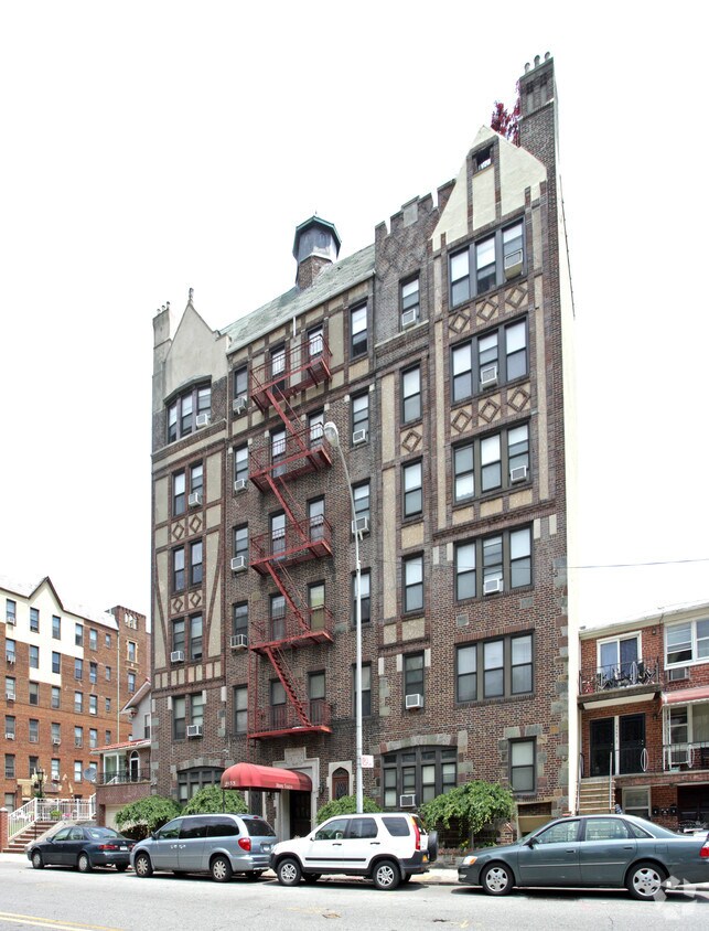 Shore Towers Apartments in Brooklyn, NY