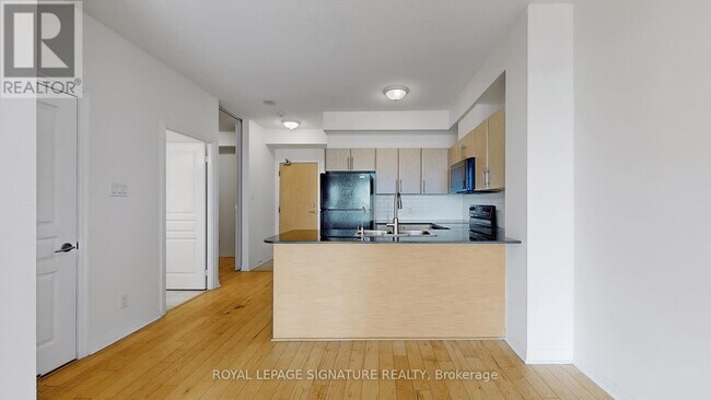 Photo du bâtiment - 3515-3515 Kariya Dr