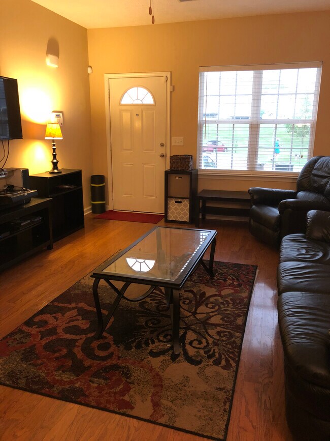 Foto del edificio - 833 Spence Enclave Ln