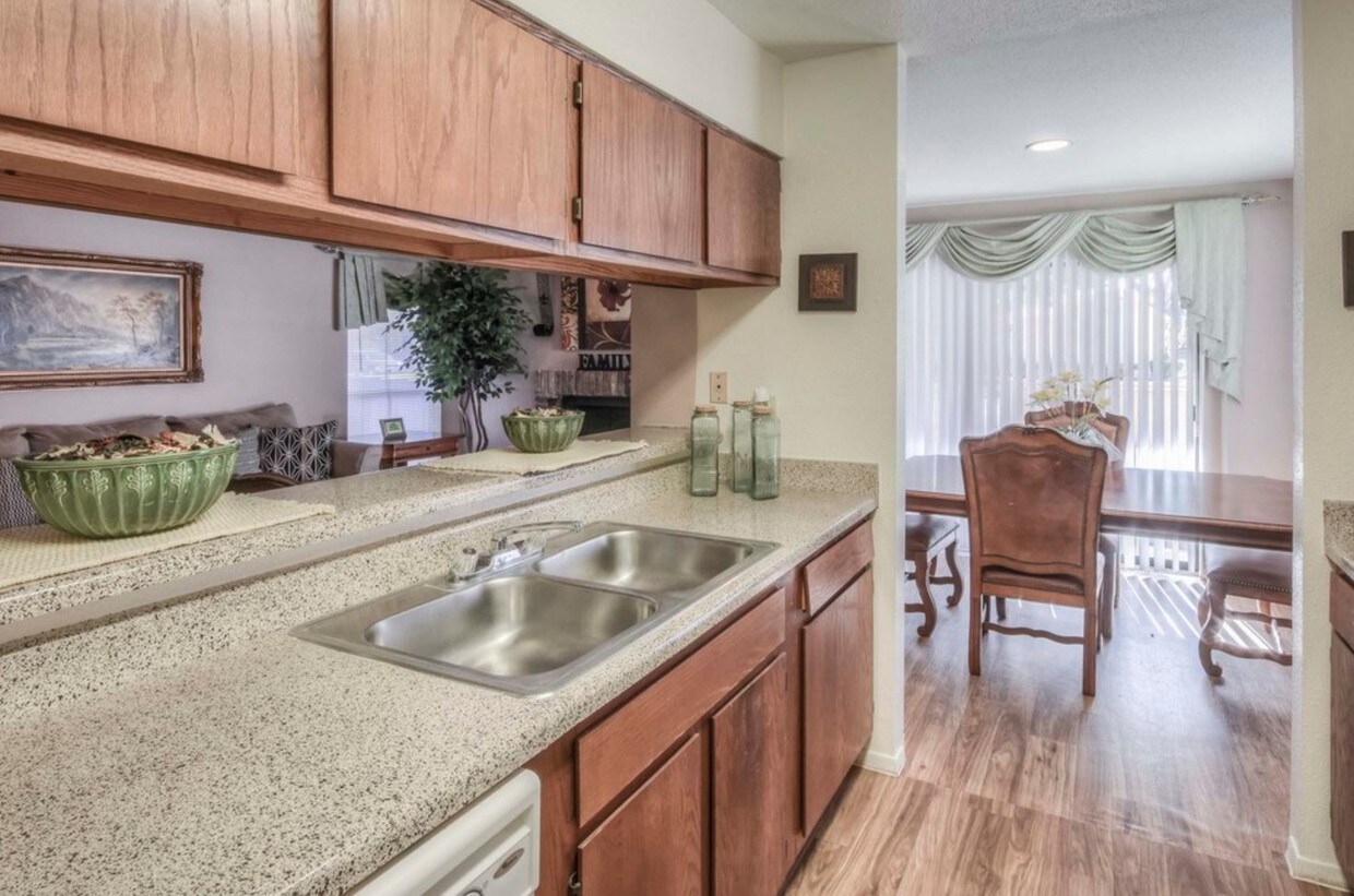 Oaks Of Ashford Point Apartments 4040 Synott Rd Houston, TX