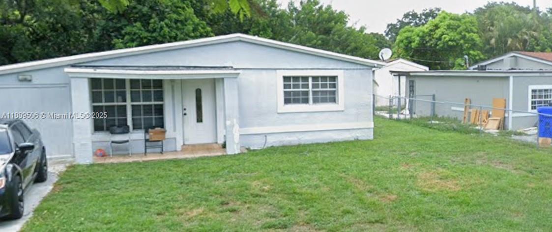 Foto principal - 5737 Simms St