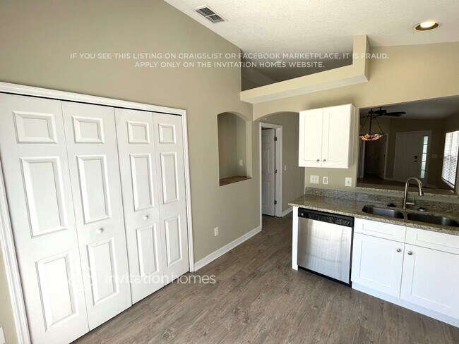 Foto del edificio - 5943 Sand Key Ln