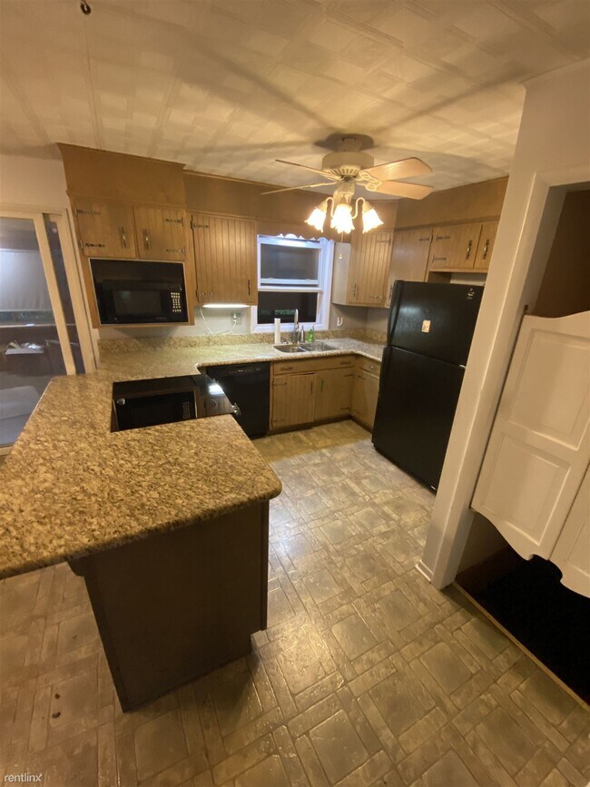 Foto del edificio - 2 br, 2 bath House - 736 Chestnut Street