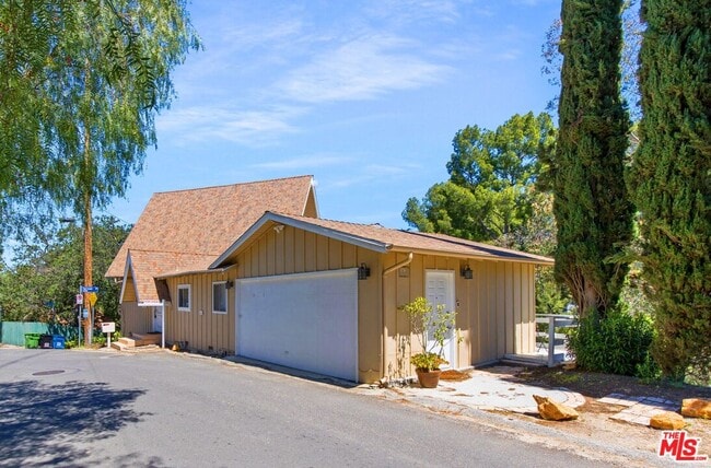 Building Photo - 4236 Ensenada Dr