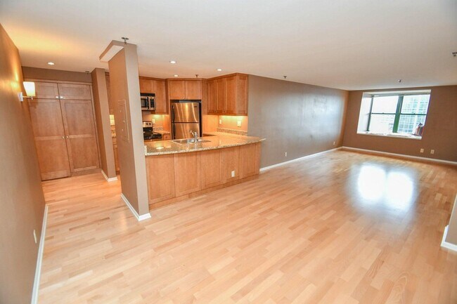 Foto del edificio - 270 E Highland Ave