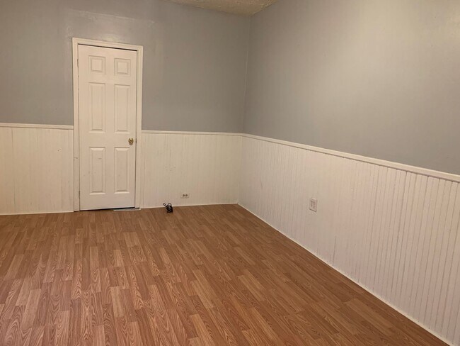 Building Photo - One Level House with Covered Front Porch