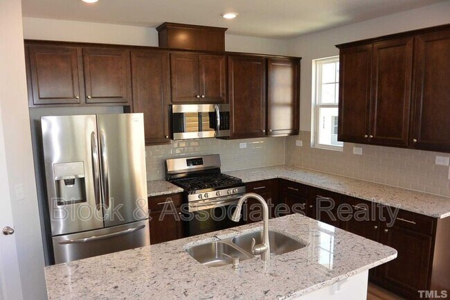 Foto del edificio - 2909 Great Lawn Rd
