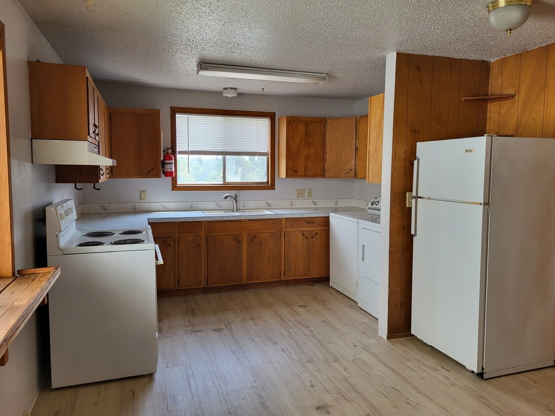 Primary Photo - 510 SW City View St