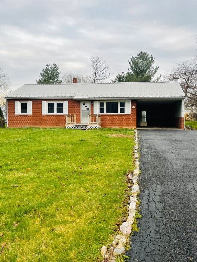 165 Clark St, New Market, VA 22844 House Rental in New Market, VA