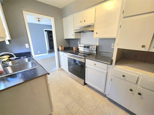Foto del edificio - 6061 Briarhurst Dr