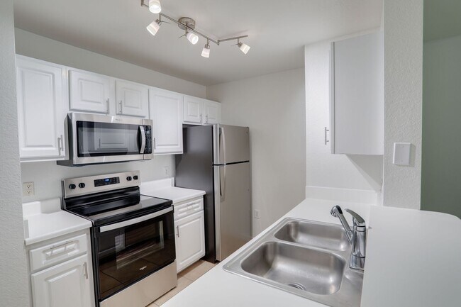 Foto del edificio - 5455 Vineland Rd