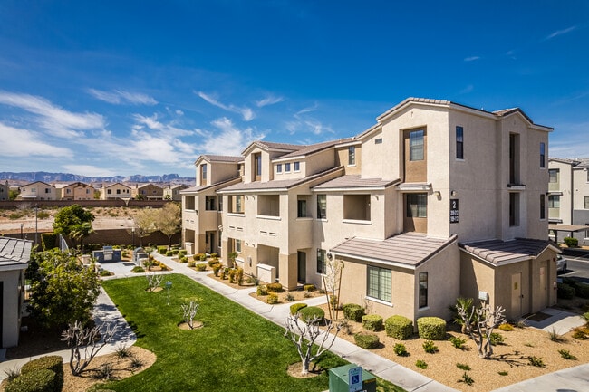 Building Photo - EVERETT APARTMENT HOMES