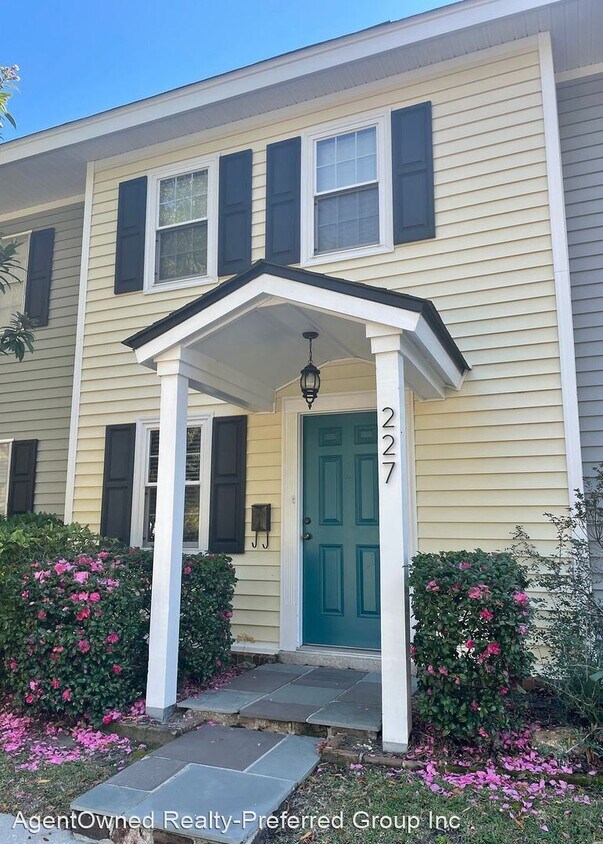 2 br, 1.5 bath House 227 Heritage Circle House Rental in Mount