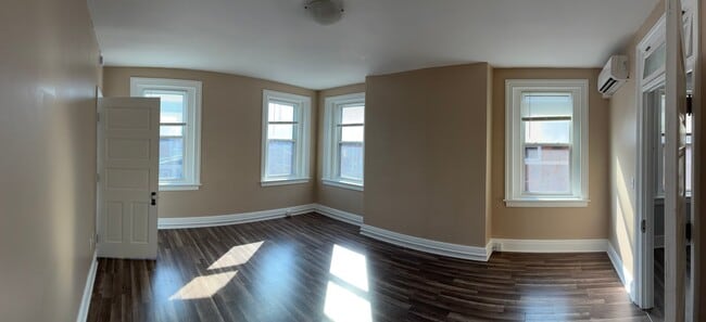 Building Photo - 206 Carlisle St