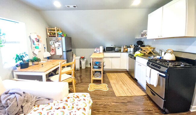 Foto del edificio - 2656 N Ashland Ave