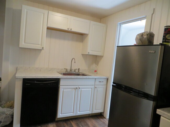 Building Photo - 44 Highland St