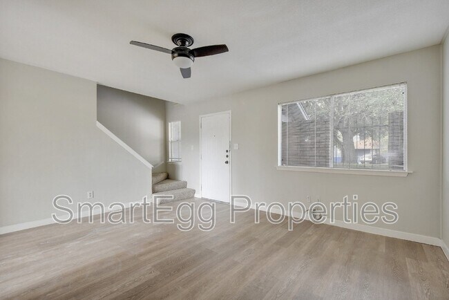 Foto del edificio - 5905 Little Creek Trail