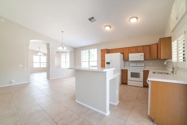 Building Photo - 20447 N 40th Ave