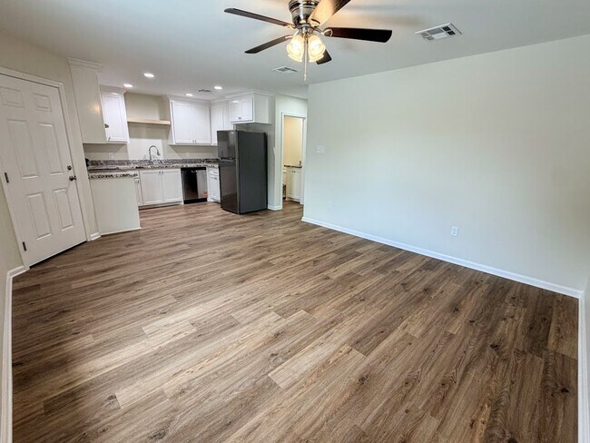 Foto del edificio - Brand new 2BR/2BA Duplex in Lake Charles!!