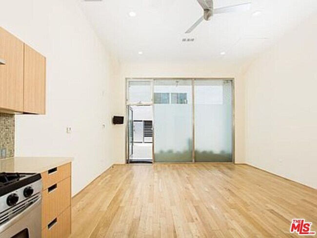 Foto del edificio - 8 Brooks Ave