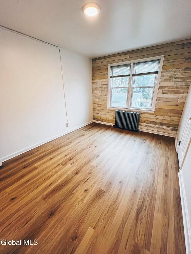 Foto del edificio - 92D Columbia Turnpike