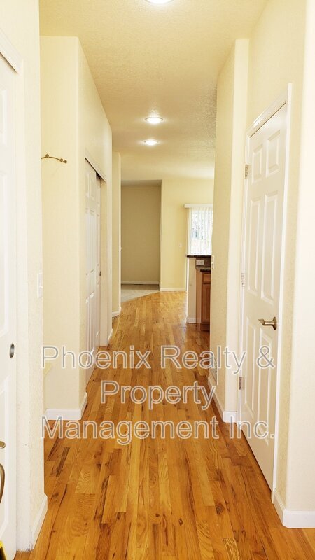 Building Photo - 302 St Ida Cir