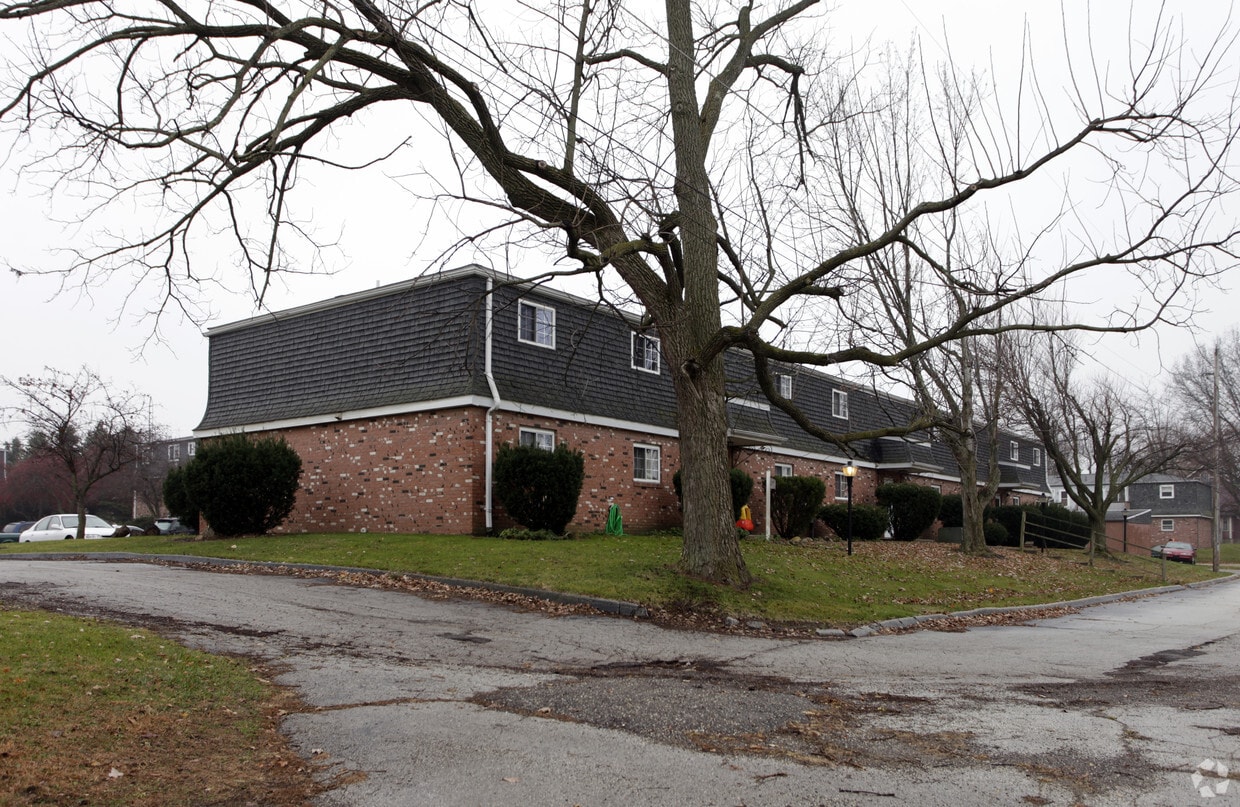 239 Lake Ave NE, Hartville, OH 44632 Apartments in Hartville, OH