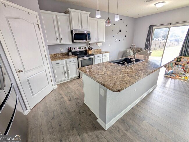 Foto del edificio - 215 Brooklet Cir