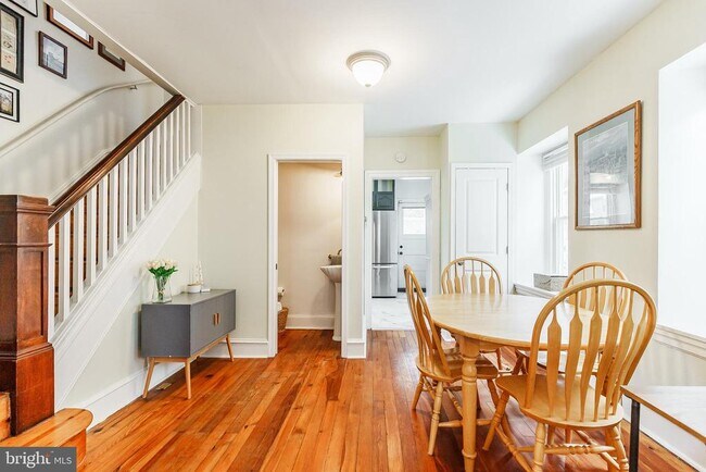 Foto del edificio - 452 Renfrew Ave