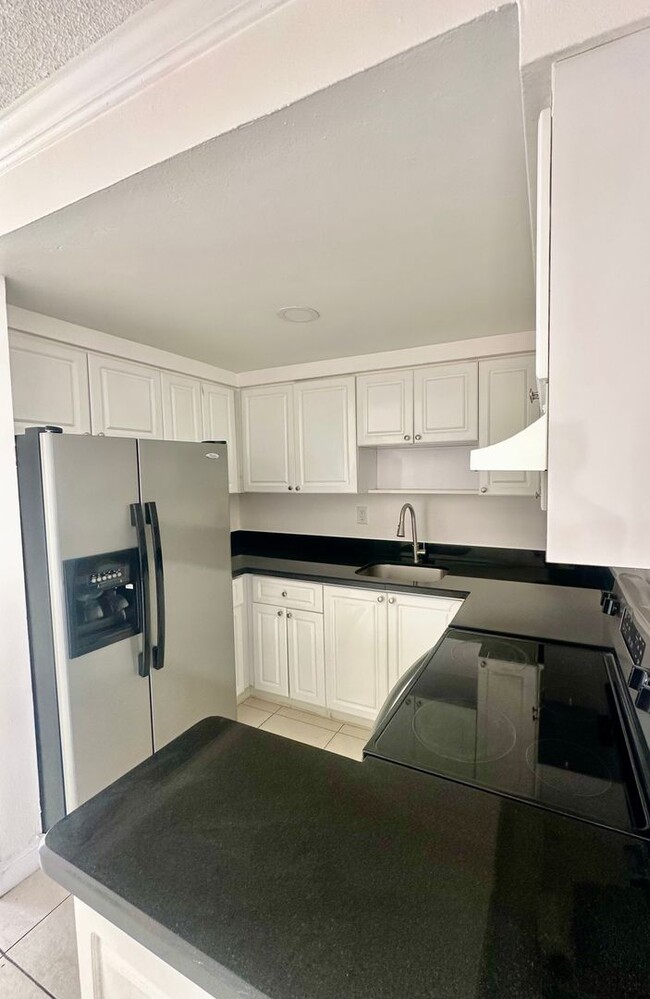 Building Photo - Very Nice 2b1b for rent now!
