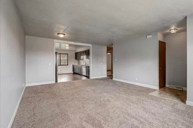 Building Photo - 1124 Wisconsin Dr
