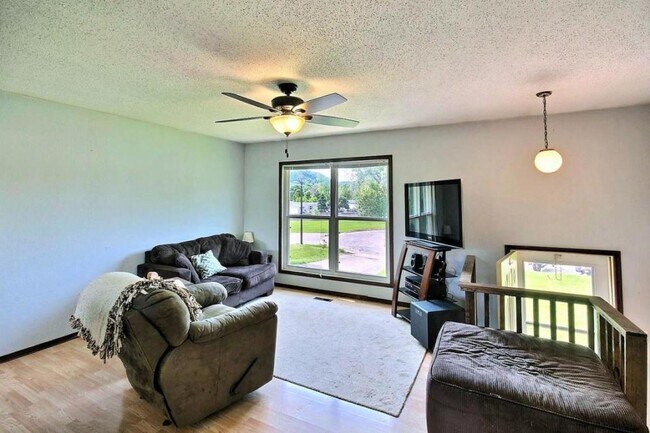 Building Photo - 3135 Scarlett Dr