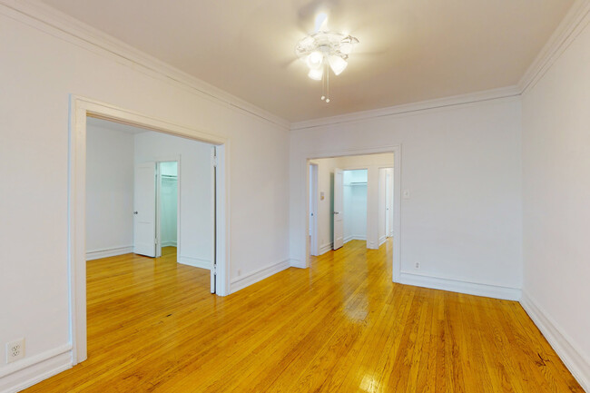 Dining/Living room - 5300-5308 S. Greenwood Avenue