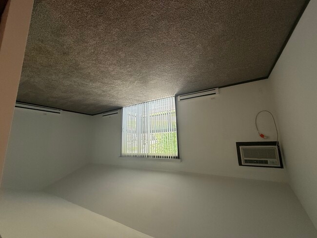 Building Photo - 1023 Shagbark Ct