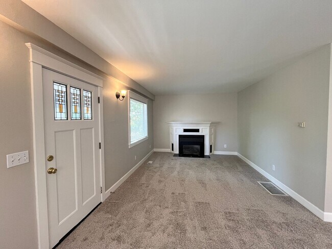 Building Photo - Charming 2-Bedroom + Bonus Room Home in De...