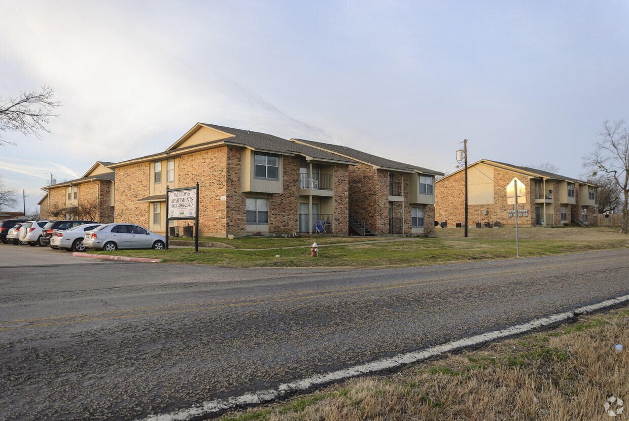 Primary Photo - Willows Apartments