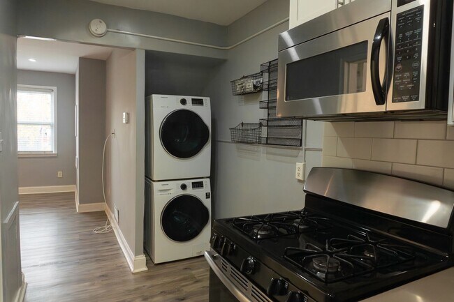 Foto del edificio - Capitol Hill/ H street - Renovated 1 bedroom apartment w/parking