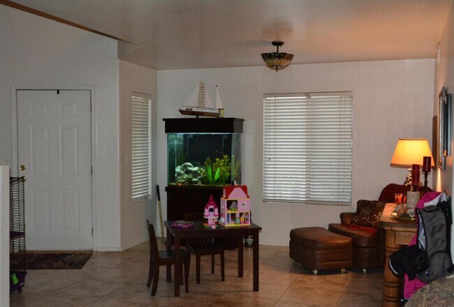 Building Photo - 519 W Douglas Ave