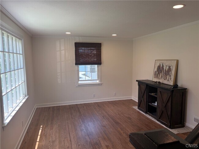 Foto del edificio - 240 Ferncliff Ave