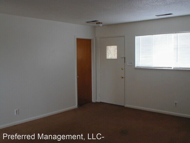 Building Photo - 601 Shoshoni St