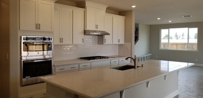 Foto del edificio - Newer home in Springlake in Woodland