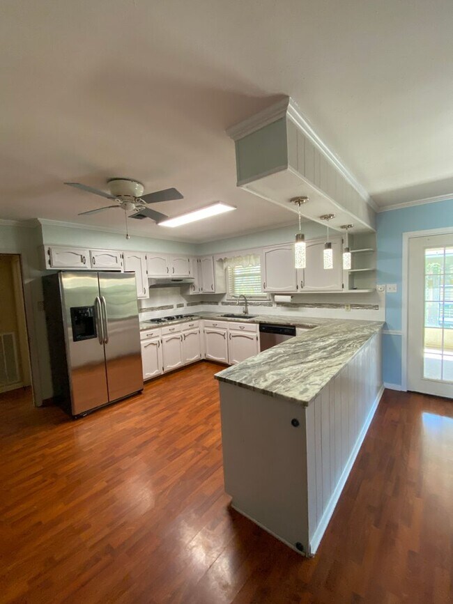 Foto del edificio - Conveniently Located in Jefferson Terrace ...