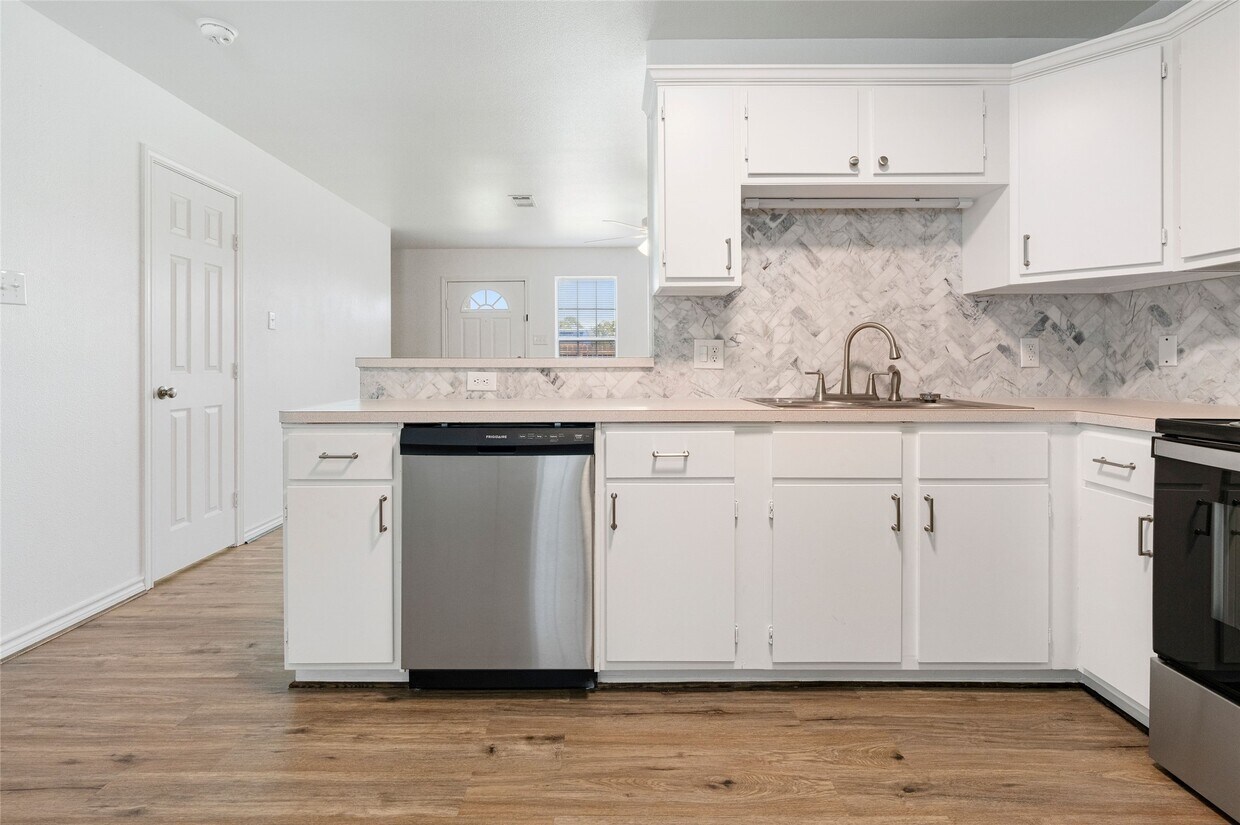 Foto principal - 210 Brazos St