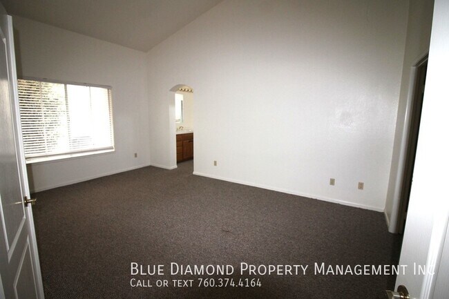 Building Photo - Spacious 2 BR, 2 Ba in Fairways at Lake Sa...