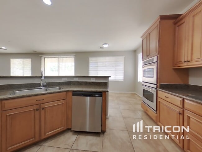 Building Photo - 43978 Caven Dr