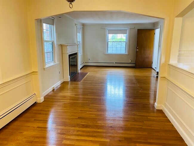 Building Photo - 112 Cowing St