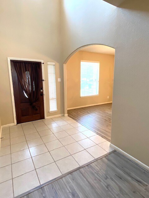 Foto del edificio - 7406 Valentine Ln