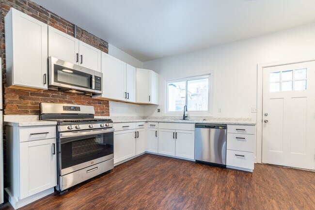 Building Photo - Available MAY 2026 - RENOVATED 2 bed Home w/ Central AC +MORE!